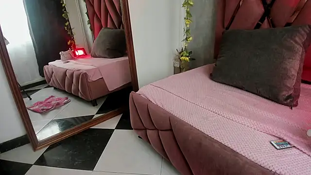 viollettaa  online show from 6, 2, 2026