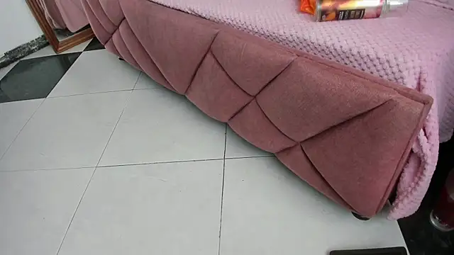 viollettaa  online show from 22, 3, 2026