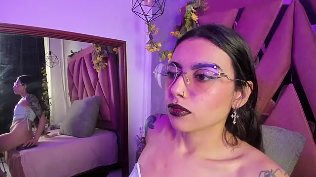 viollettaa  online show from 31, 3, 2026