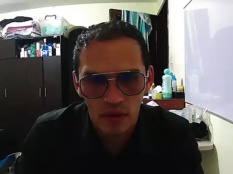 Snapshot of DOBLEWYOSK69G chatting on 12, 9, 2025 DOBLEWYOSK69G online show from 12, 9, 2025
