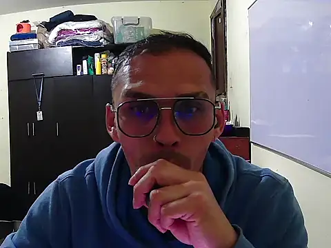 Snapshot of DOBLEWYOSK69G chatting on 18, 9, 2025 DOBLEWYOSK69G online show from 18, 9, 2025