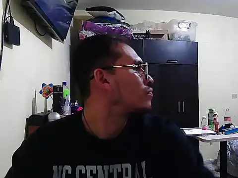 Snapshot of DOBLEWYOSK69G chatting on 10, 10, 2025 DOBLEWYOSK69G online show from 10, 10, 2025