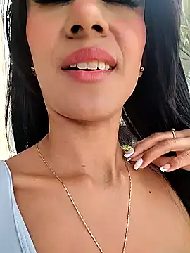 Juliana Xander online show from 8, 11, 2025