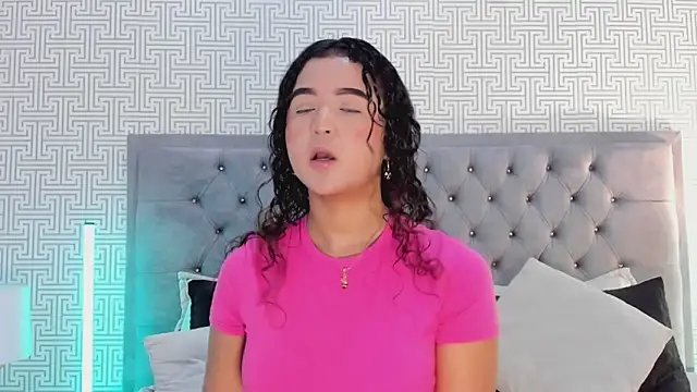 Snapshot of Evaa_Lunna_ chatting on 7, 5, 2026 Evaa Lunna online show from 7, 5, 2026