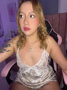 Snapshot of Becca_Johnson_u chatting on 15, 7, 2026 Becca Johnson u online show from 15, 7, 2026