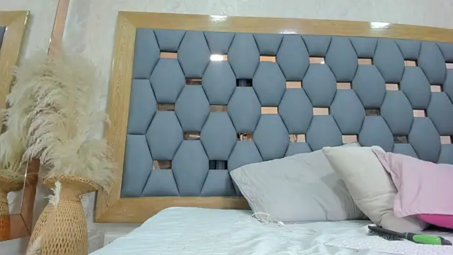 juliette pretty  online show from 9, 11, 2025