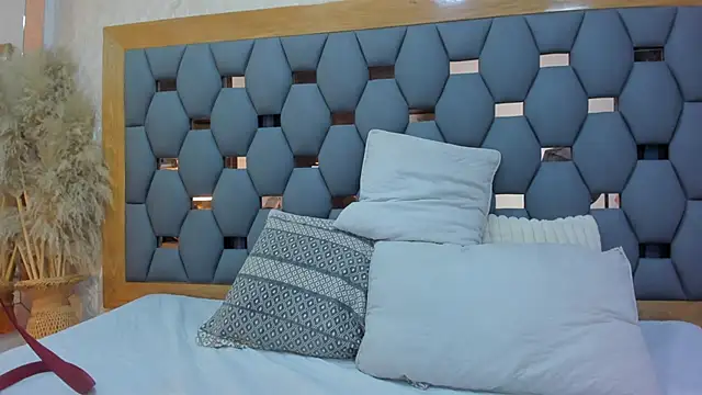 juliette pretty  online show from 1, 4, 2026