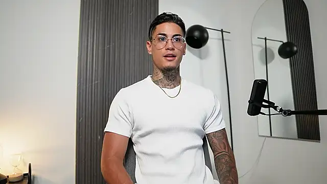 AxelVilla  online show from 2, 10, 2025