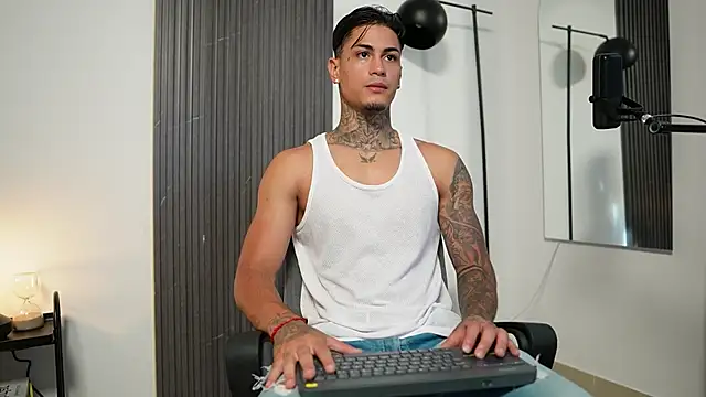 AxelVilla  online show from 3, 10, 2025