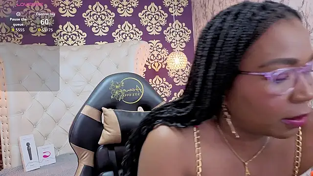 Snapshot of Tyra_Fox chatting on 30, 9, 2025 Tyra Fox online show from 30, 9, 2025