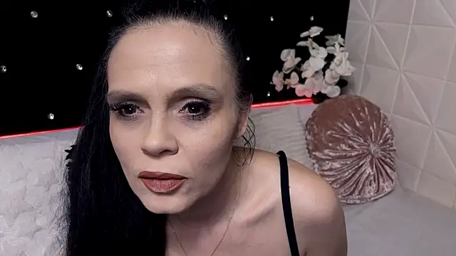 Sweeteest Julie online show from 15, 4, 2026