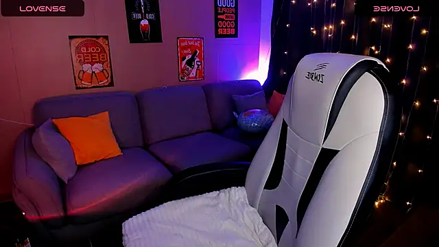 Snapshot of deboramoore chatting on 24, 9, 2025 deboramoore online show from 24, 9, 2025