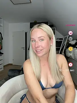 Snapshot of celis_secret chatting on 13, 7, 2026 celis secret online show from 13, 7, 2026