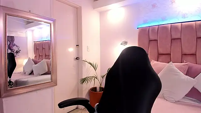 anabelle clark online show from 15, 4, 2026