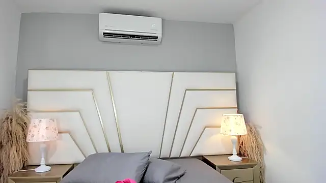 Lucianaa Collins online show from 8, 11, 2025