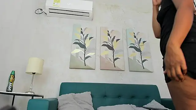 zuri villegas online show from 8, 11, 2025