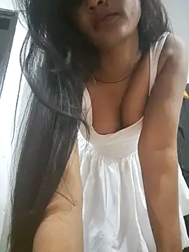 cute radhikaa online show from 4, 4, 2026