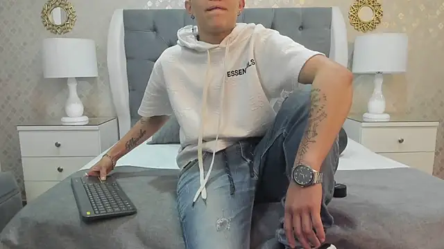 ZoeKrug online show from 30, 9, 2025