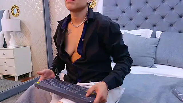 ZoeKrug online show from 7, 10, 2025