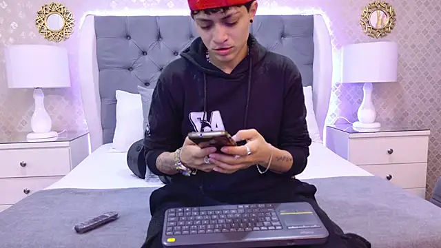 ZoeKrug online show from 17, 11, 2025