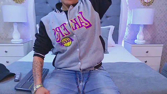 ZoeKrug online show from 5, 12, 2025