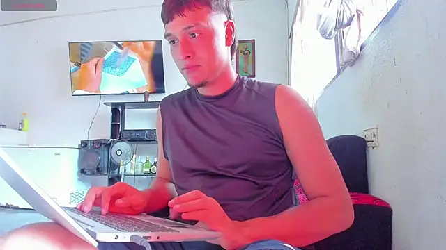 Snapshot of hot_boy_04 chatting on 19, 7, 2026 hot boy 04 online show from 19, 7, 2026