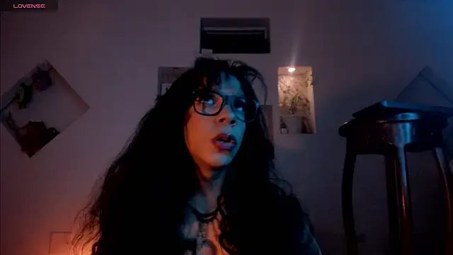 Chloe cooperr online show from 26, 10, 2025