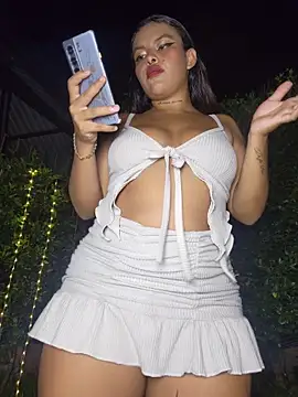 Yessica Lopezz online show from 7, 6, 2026