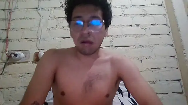 LecheDeSoya666 online show from 18, 12, 2025