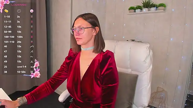 Elina Gravess online show from 3, 10, 2025