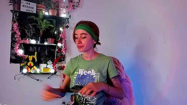 megaanGilr online show from 12, 9, 2025