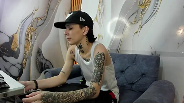 StraightBoy Nick online show from 28, 10, 2025