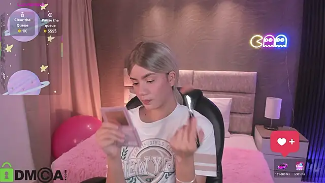 Snapshot of Arinextdoor chatting on 5, 2, 2026 Arinextdoor online show from 5, 2, 2026