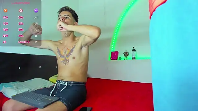 Snapshot of liaam_mendoza chatting on 13, 10, 2025 liaam mendoza online show from 13, 10, 2025