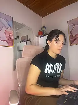 Dannaa Lovs online show from 14, 10, 2025