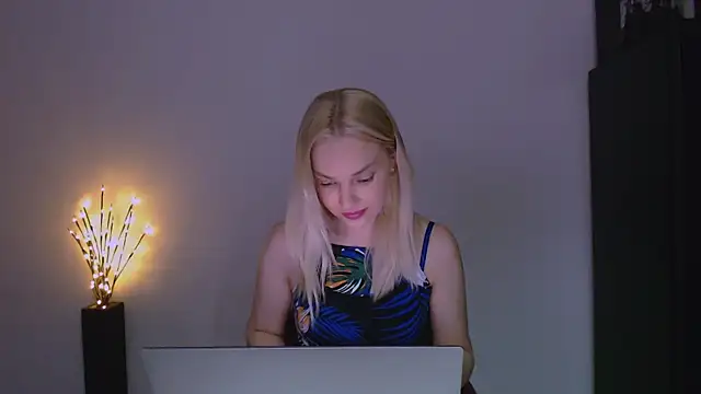 Snapshot of Lia_noo_regrets chatting on 5, 4, 2026 Lia noo regrets online show from 5, 4, 2026