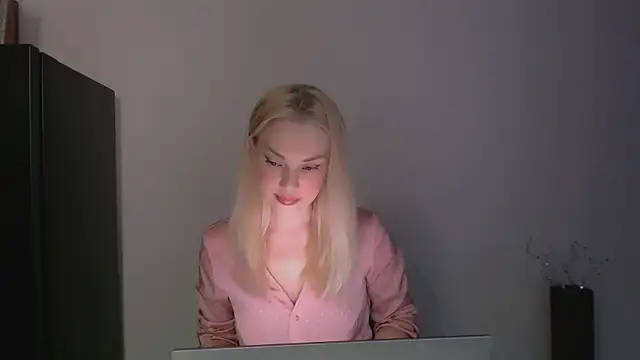 Snapshot of Lia_noo_regrets chatting on 1, 5, 2026 Lia noo regrets online show from 1, 5, 2026