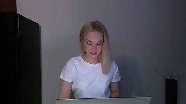 Snapshot of Lia_noo_regrets chatting on 31, 5, 2026 Lia noo regrets online show from 31, 5, 2026