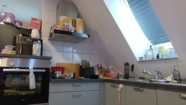 SweetTeenGirl online show from 16, 10, 2025