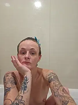 Snapshot of SexySpinnerDi100 chatting on 11, 10, 2025 SexySpinnerDi100 online show from 11, 10, 2025