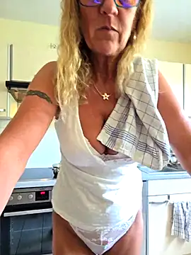 HotWifeLyn68 online show from 21, 7, 2026