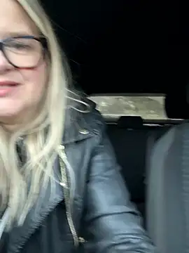 SuzieSub online show from 6, 2, 2026