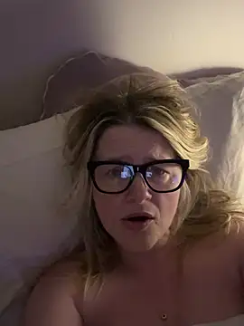 SuzieSub online show from 28, 2, 2026