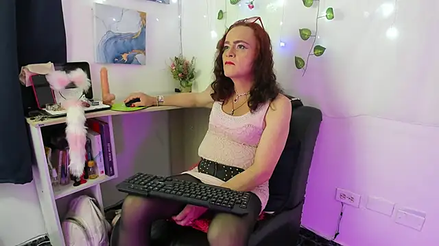 Mishell Bons online show from 8, 9, 2025