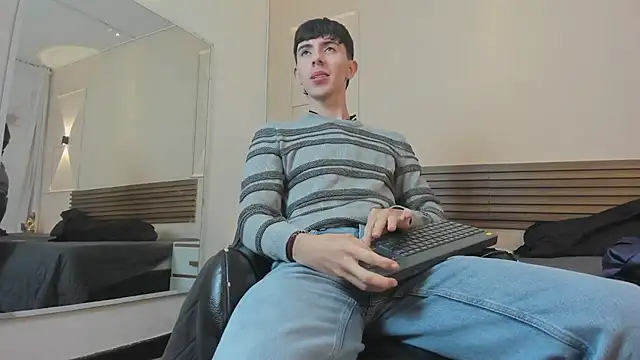 Snapshot of mathias_saenz chatting on 21, 6, 2026 mathias saenz online show from 21, 6, 2026
