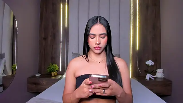 Snapshot of LucySalvatore_ chatting on 19, 9, 2025 LucySalvatore online show from 19, 9, 2025