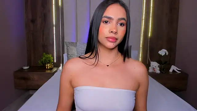 Snapshot of LucySalvatore_ chatting on 28, 9, 2025 LucySalvatore online show from 28, 9, 2025