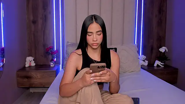 LucySalvatore  online show from 28, 3, 2026