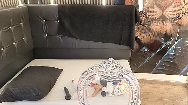 Witch Scarlet online show from 7, 3, 2026