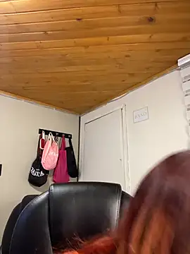 Snapshot of Karen18_boobs chatting on 27, 2, 2026 Karen18 boobs online show from 27, 2, 2026